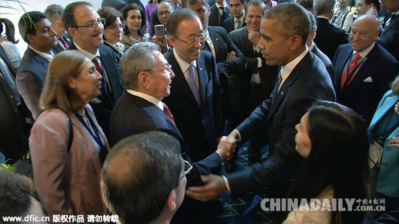 美洲峰会开幕 奥巴马与卡斯特罗握手寒暄