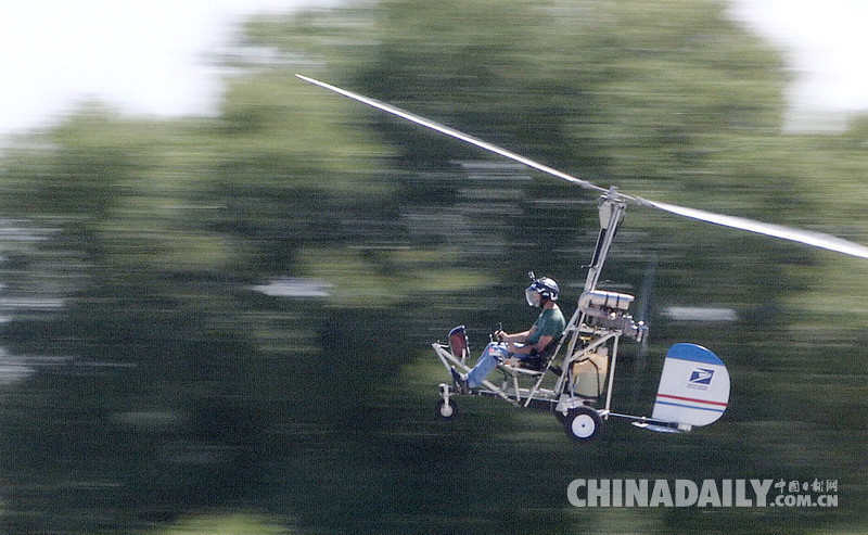 美国邮递员驾直升机闯入国会草坪降落遭逮捕