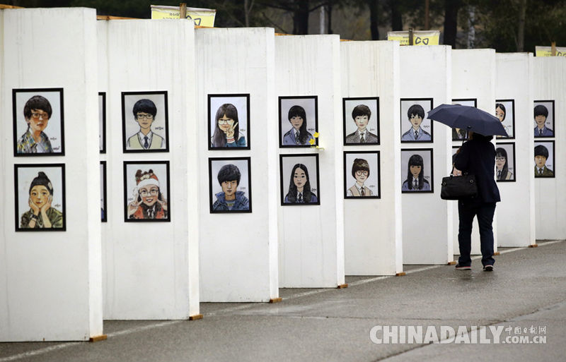 韩国“世越”号沉船事故一周年 朴槿惠参加悼念活动