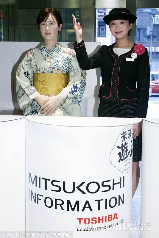 日本美女机器人“上岗”成为百货公司接待员
