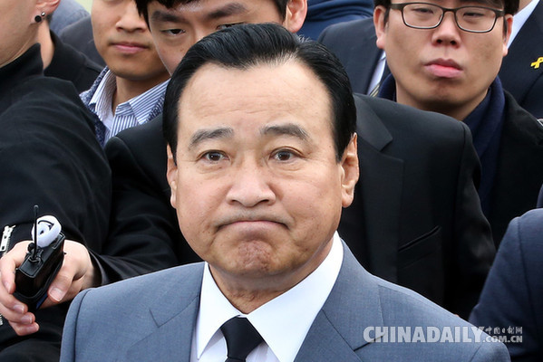 韩国总理李完九提出辞职 待朴槿惠回国后定夺