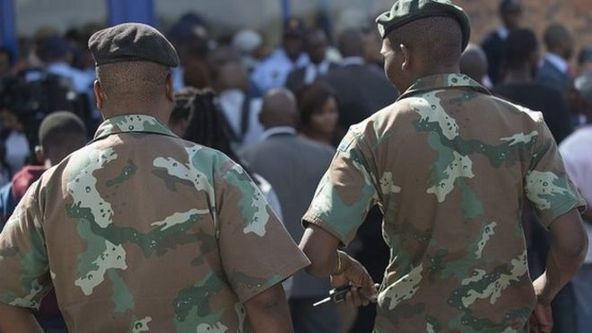 南非出动军队协助警方平息排外骚乱