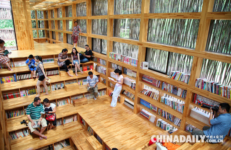建于沙滩、游轮、巴士 世界读书日盘点全球另类图书馆