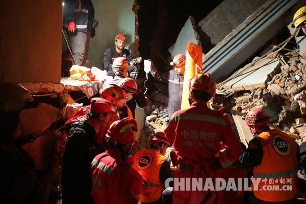 中国国际救援队奋战34小时救出第二名幸存者