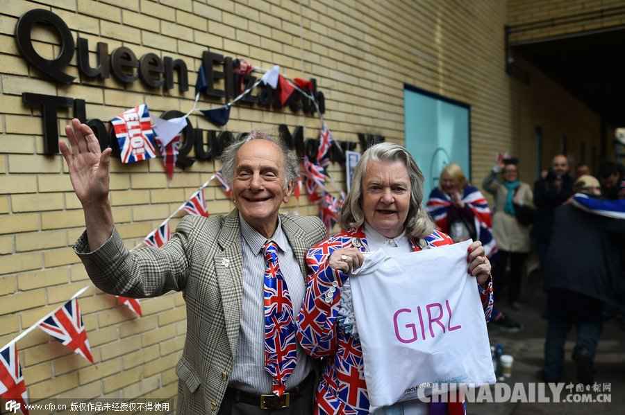看英国民众如何庆祝公主的降生