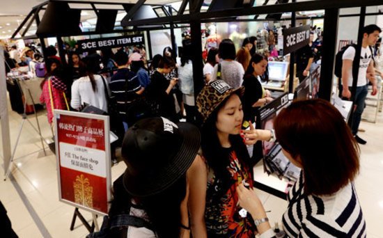中国游客齐发力 五一赴韩消费助百货店消费额猛增