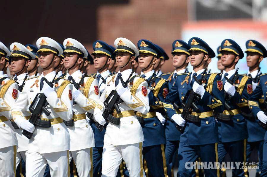 中国三军仪仗队方阵在莫斯科红场阅兵式上