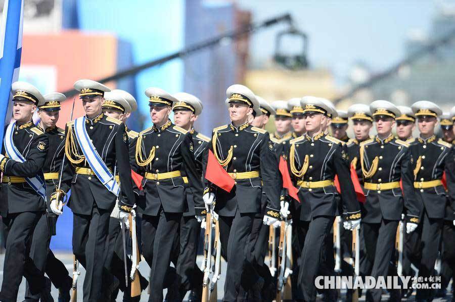 俄罗斯举行纪念卫国战争胜利70周年阅兵式