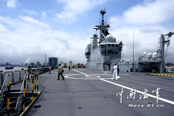 法国海军舰艇编队访问上海 中法海军将联合演练（组图）