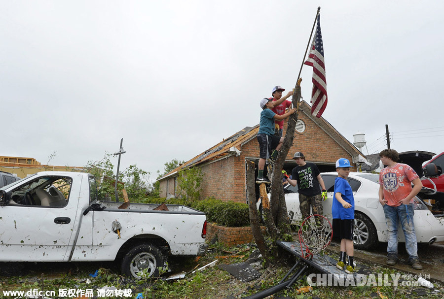 美国遭遇龙卷风等强风暴侵袭 已致3死10人失踪