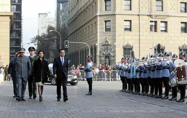 智利总统用“两场检阅仪式”欢迎李克强总理
