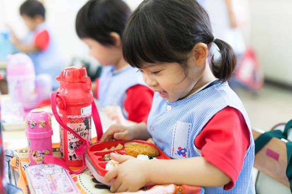 看日本小朋友怎样度过幼儿园的一天