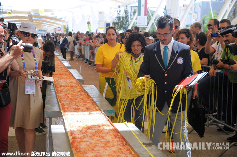 米兰世博会制作1600米长披萨 打破世界纪录