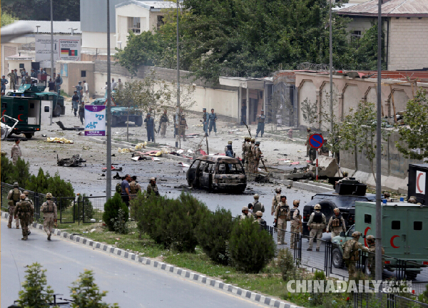 阿富汗议会门前遭汽车炸弹袭击 至少18名平民受伤
