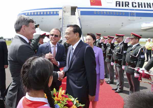 李克强抵达布鲁塞尔 出席第十七次中国欧盟领导人会晤