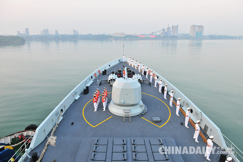 海军第十九批护航编队停靠马来西亚