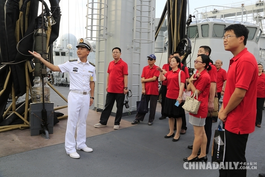 海军第十九批护航编队离开马来西亚启程回国