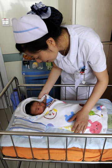 外媒：中国单独二孩政策遇冷 人口形势紧迫