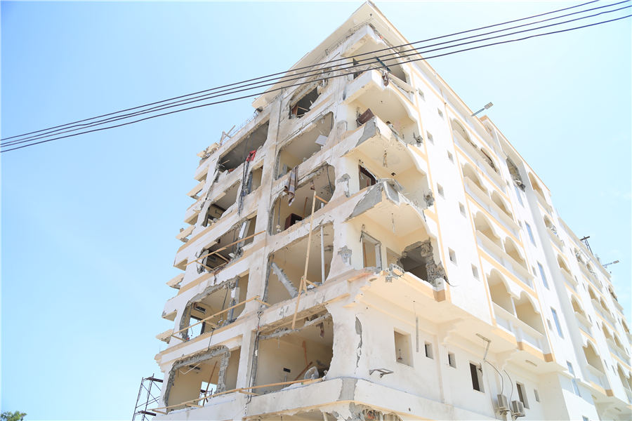 直击恐袭后索马里半岛皇宫酒店 遍地爆炸残渣