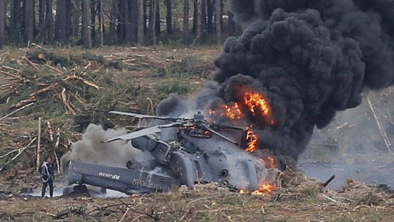 俄直升机空演时坠毁 飞行员一死一伤