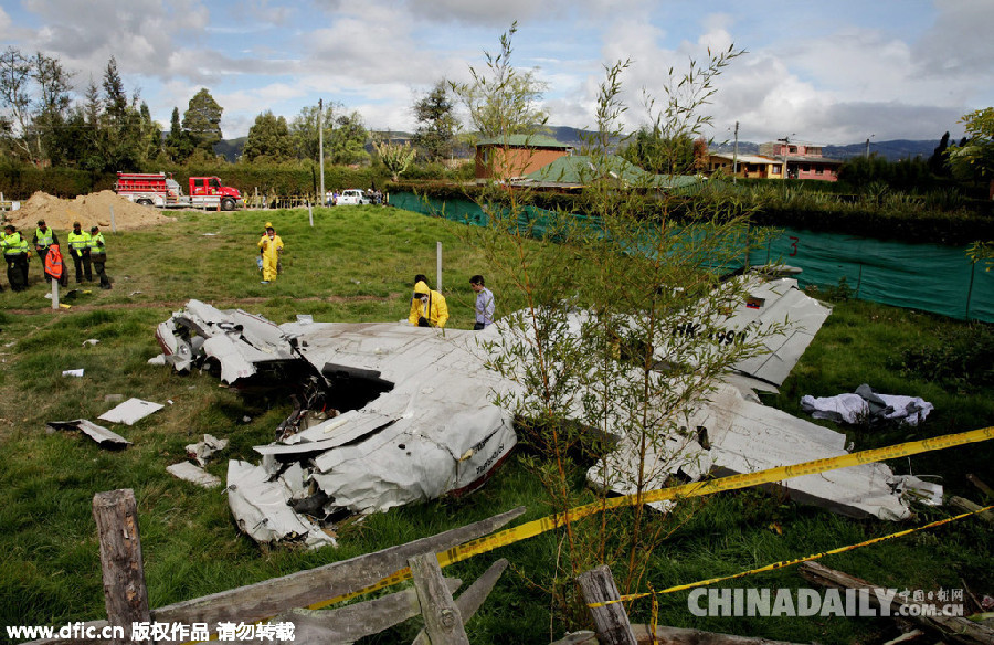 哥伦比亚一架轻型飞机坠毁 造成三人死亡