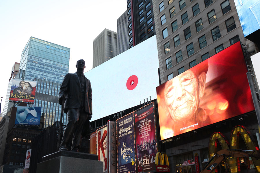 “滇西抗战老兵”公益广告现身纽约时代广场
