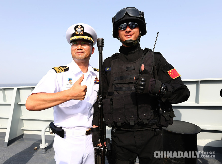 海军第二十批护航编队与韩国海军护航编队指挥官进行会面交流