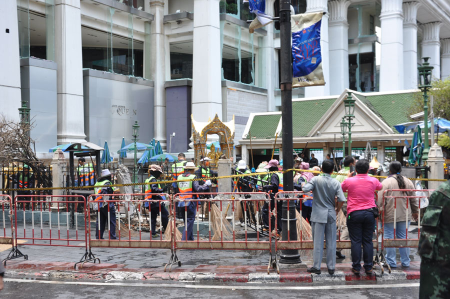 曼谷爆炸案发生地点恢复交通秩序（图）