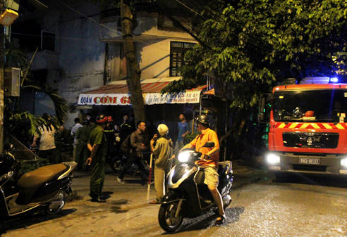 越南西贡一宾馆起火 2名被困中国男子获救