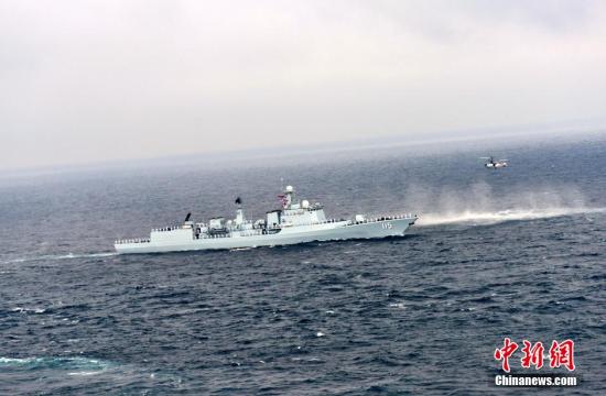 中俄2015海上联合军演举行阅兵仪式
