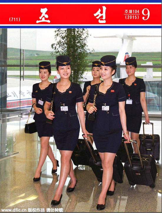 朝鲜空姐登杂志封面 深色紧身短裙及大腿