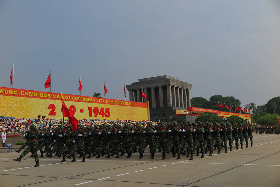 越南隆重举行国庆70周年纪念阅兵游行