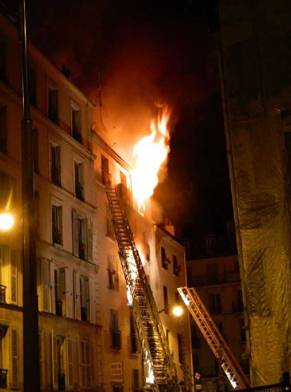 巴黎发生严重火灾 已致8死4伤