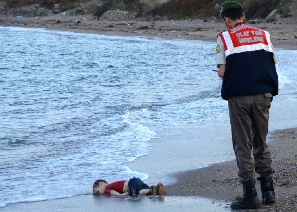 3岁难民儿童伏尸沙滩 国际哗然