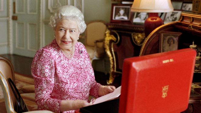 女王伊莉莎白二世成英国在位期间最长君主