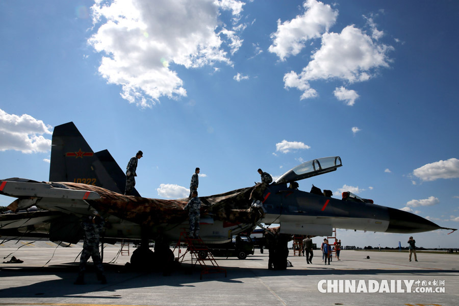 中国空军在吉林长春举办航空开放活动