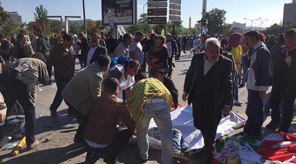 土耳其车站恐袭致156人死伤 现场尸体堆积如山
