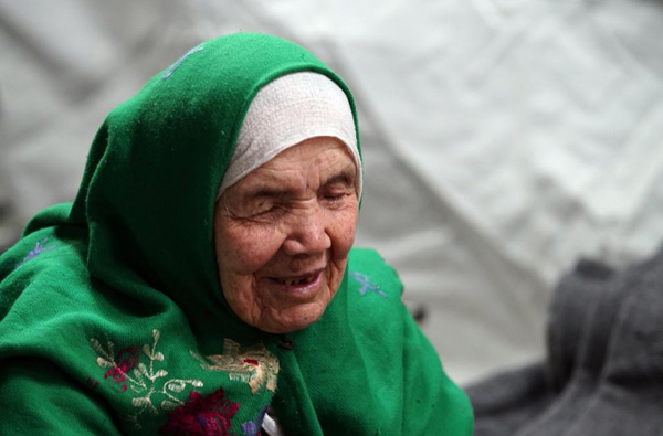 阿富汗105岁难民不畏艰险 跋山涉水赴欧寻求幸福生活