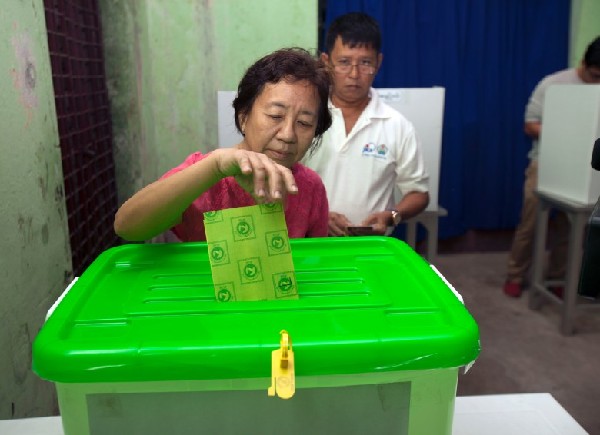 缅甸今举行25年来首次公开竞争选举 结果将牵动总统人选