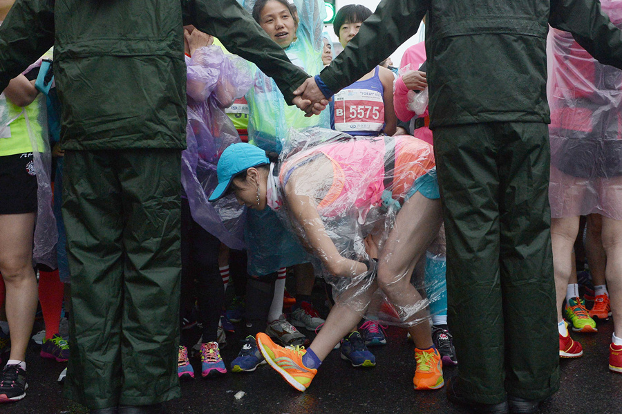 上海国际马拉松开跑 6000余名外籍友人参加