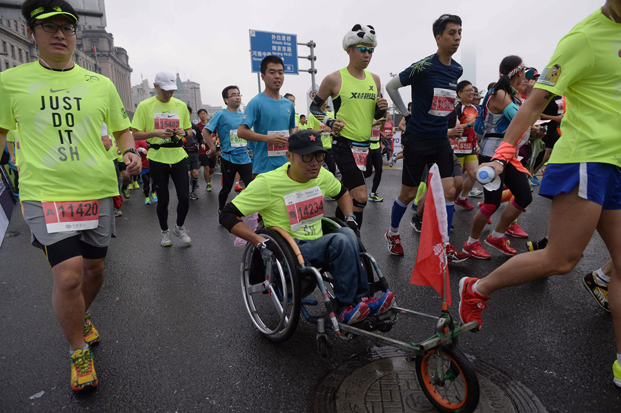 上海国际马拉松开跑 6000余名外籍友人参加