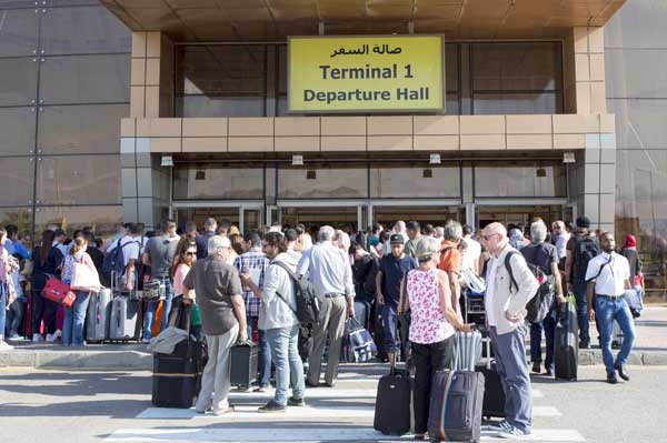 英媒：俄罗斯人搭航班插队离开 英游客无奈滞留埃及宾馆