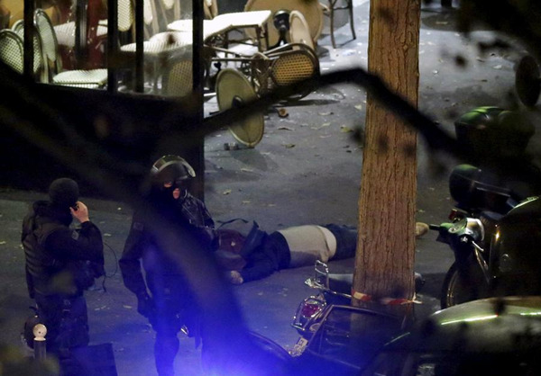 综合：巴黎恐怖袭击造成153人死亡，中方强烈谴责