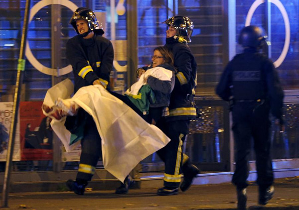 全程还原巴黎恐怖袭击事件，拉响全球反恐警报