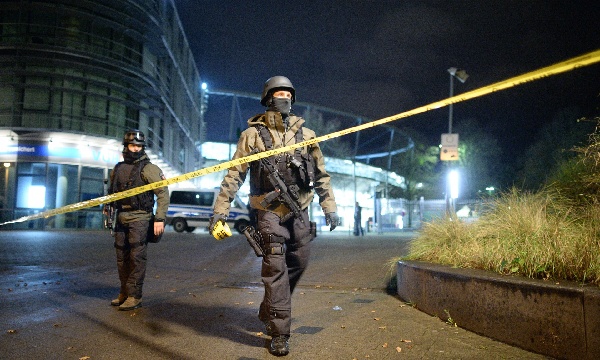 快讯：巴黎北部枪声大作 疑犯自锁公寓内