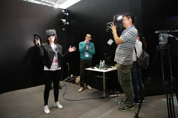 HTC虚拟现实设备首次在深圳高交会上亮相