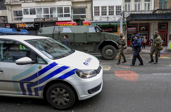 布鲁塞尔继续维持最高级别恐怖警报 恐袭案主嫌犯仍在逃
