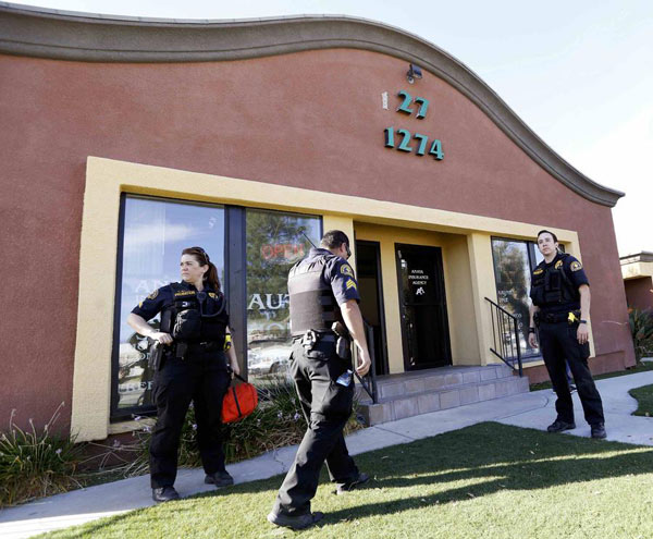 美国加州枪击案致数十人死伤 至少3名枪手在逃
