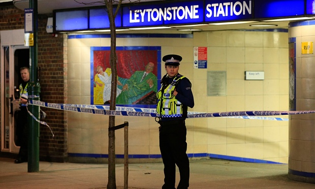 伦敦地铁站刺伤案致3伤 警方称是恐怖袭击