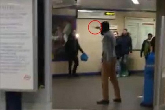 伦敦地铁发生持刀捅人恐怖袭击事件 造成数人受伤